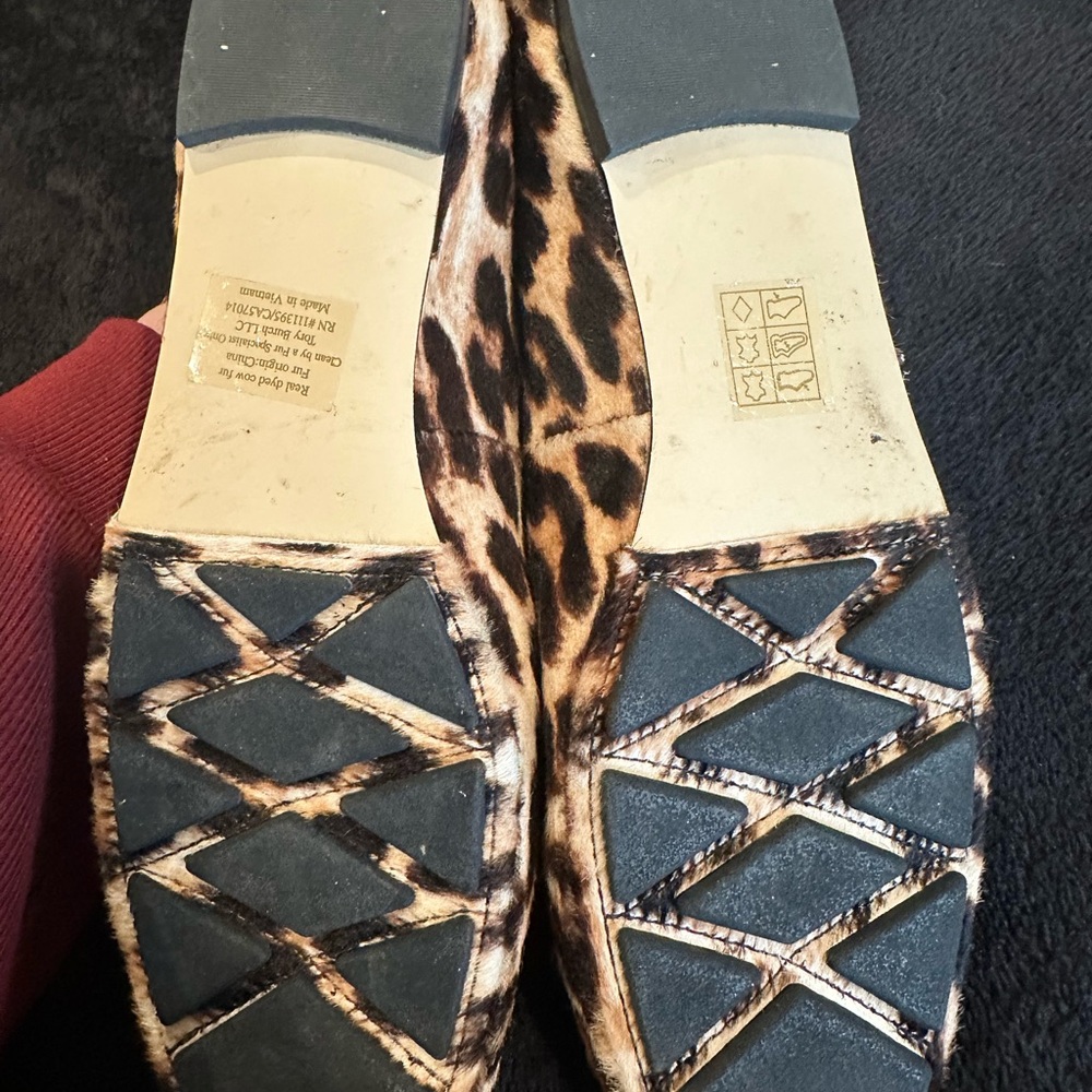 Tory Burch Animal Print Flats with Black Trim - Picture 5 of 5